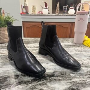 Bernardo Hayes ankle booties in smooth calf leather